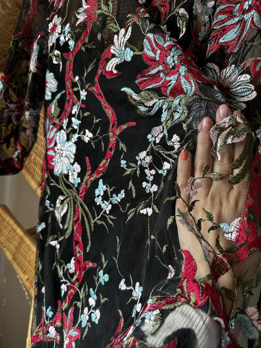 Dwurzedowa sukeinka z haftowanymi kwiatami m&s M