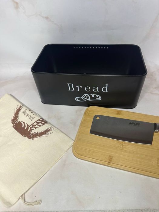 Хлібниця. Металева хлібниця.