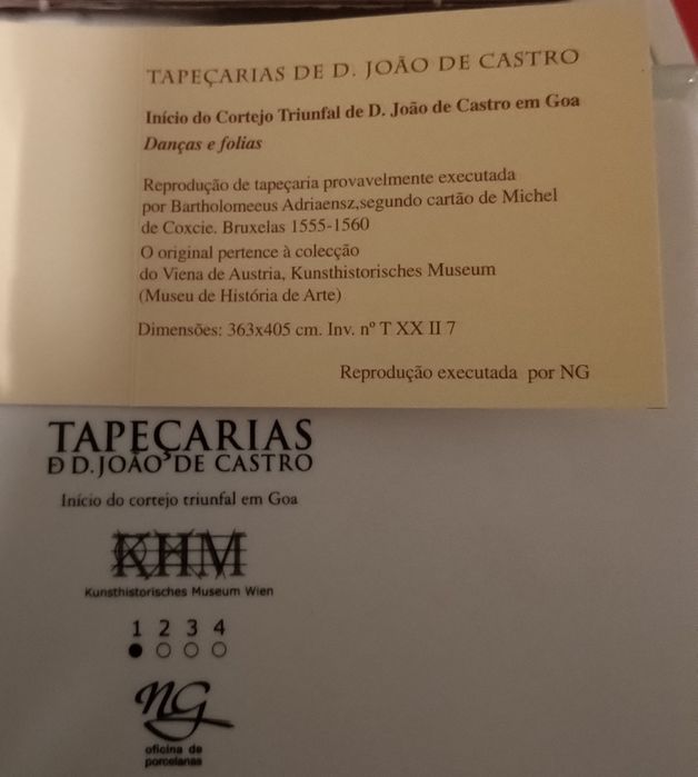 Pratos em porcelana de coleção.