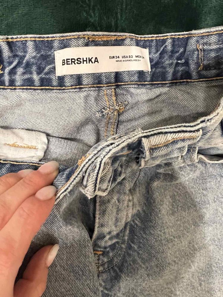 Джинсы Bershka 34 размер