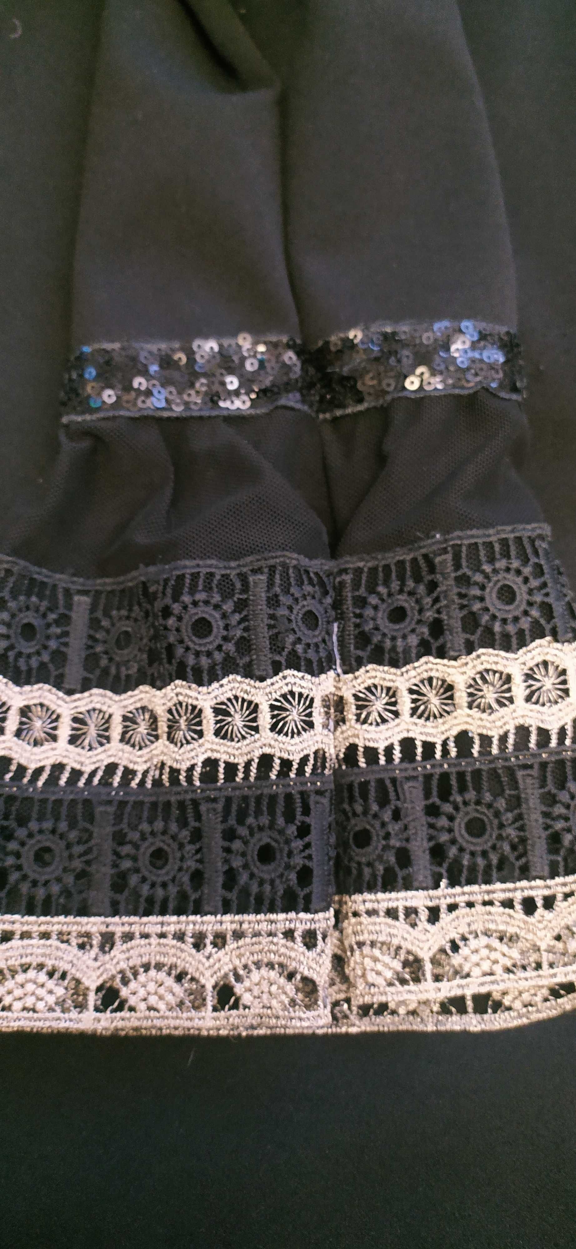 Сукня жіноча , чорного кольору ,оздоблена мереживом