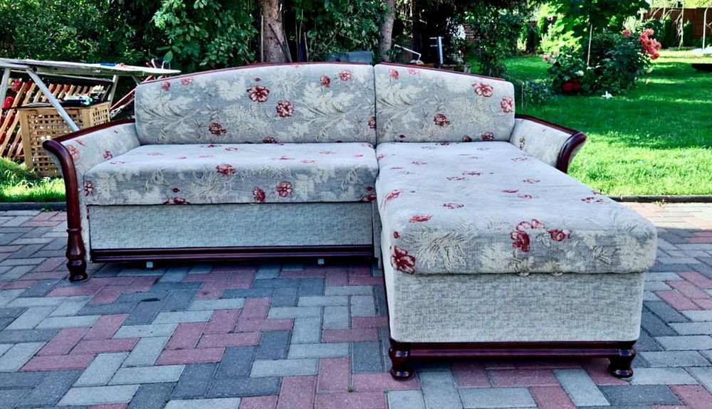 Narożnik w kwiaty z drewnem stylowy. Z funkcją spania. Dowóz