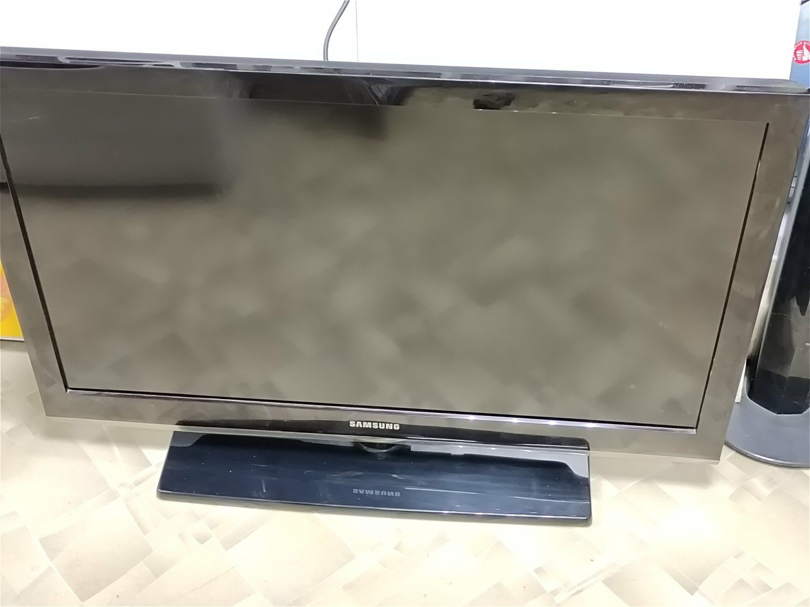 Телевизор Samsung Le37C530F1w