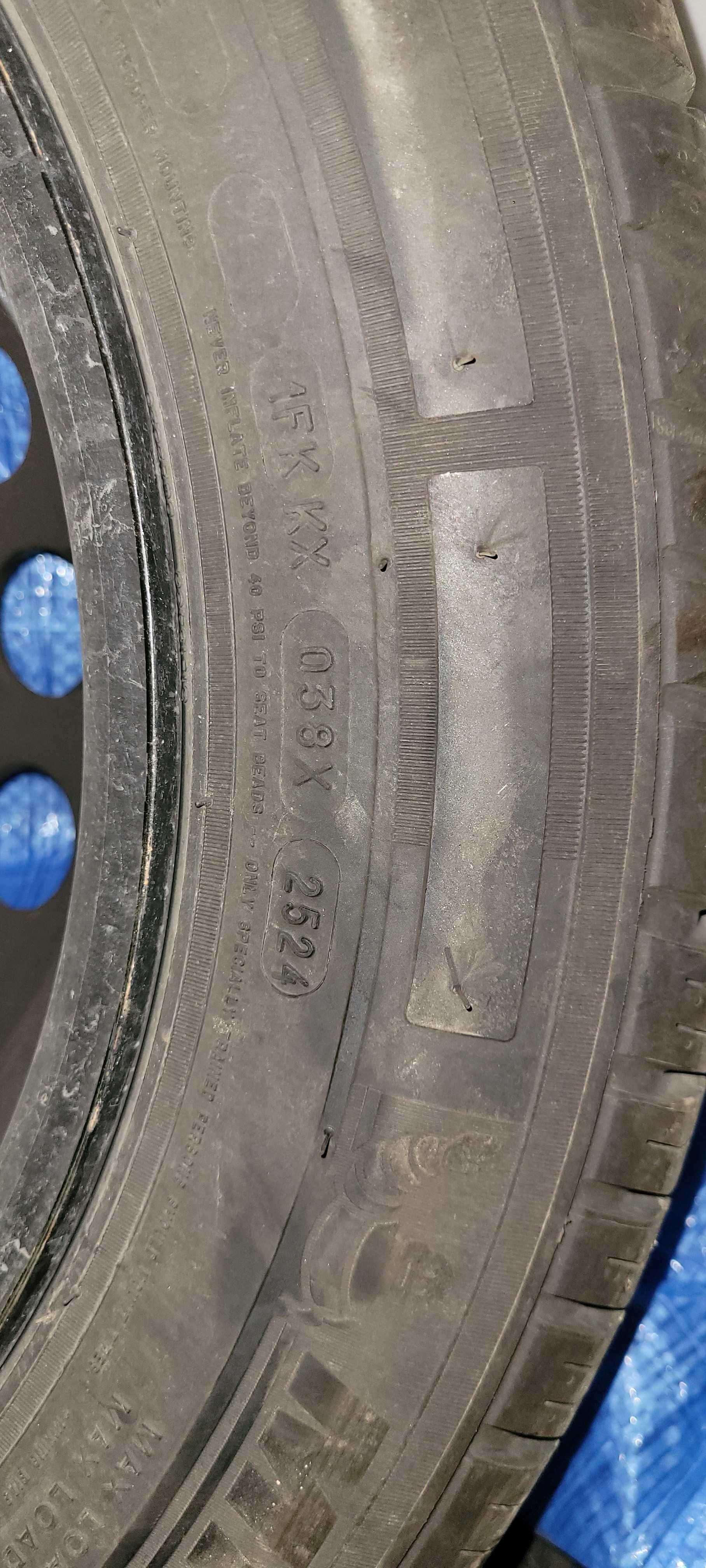 Opony 215.60.17c michelin Agilis z felgami stalowymi nowe