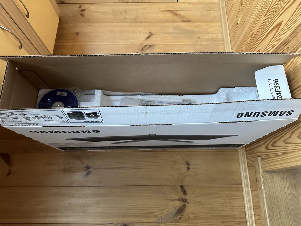 Монітор 23.5" Samsung Curved C24F396F