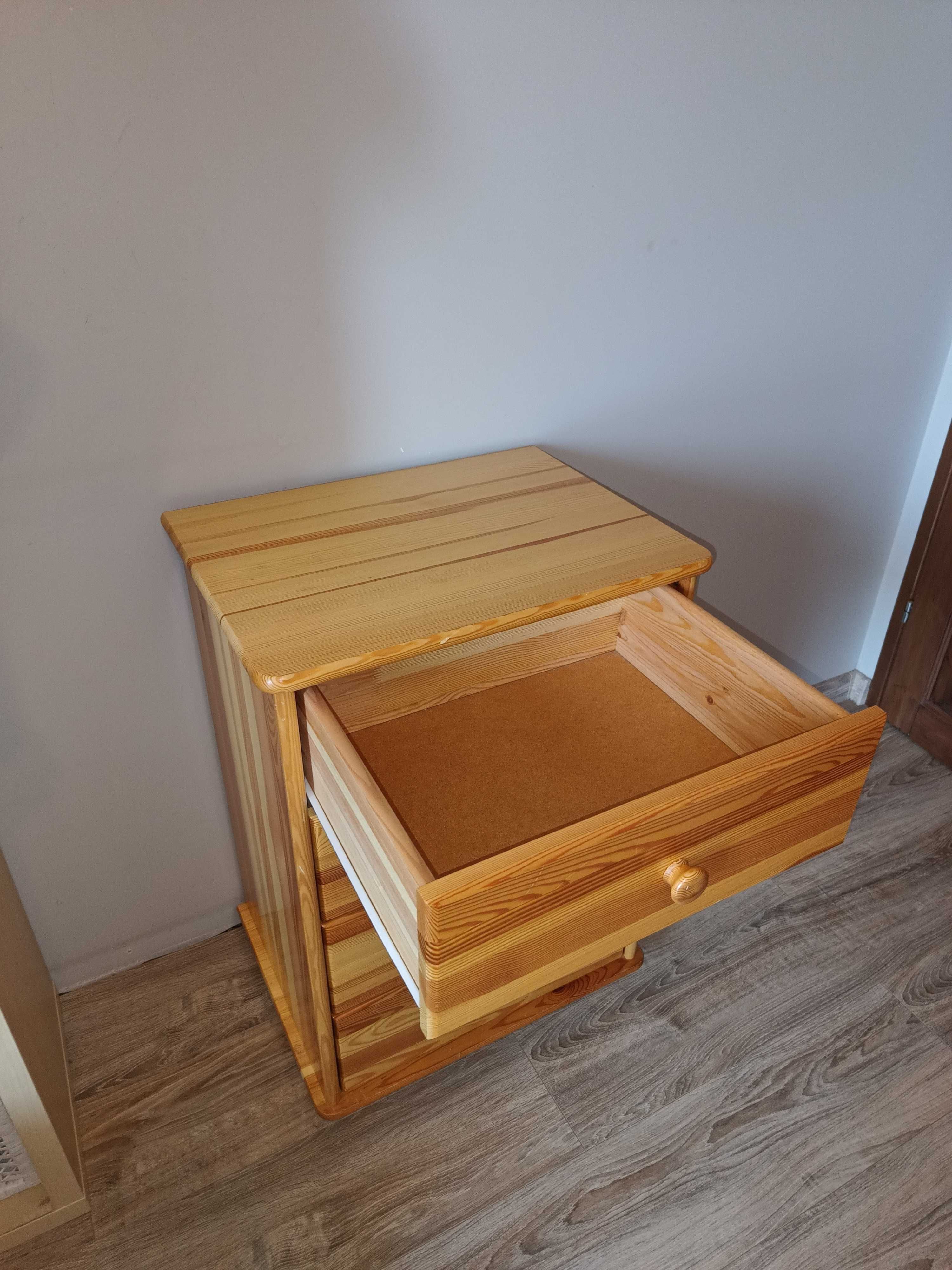 KOMODA SOSNOWA bardzo solidna, pojemna, wymiary 85x60x46  (4 szuflady)