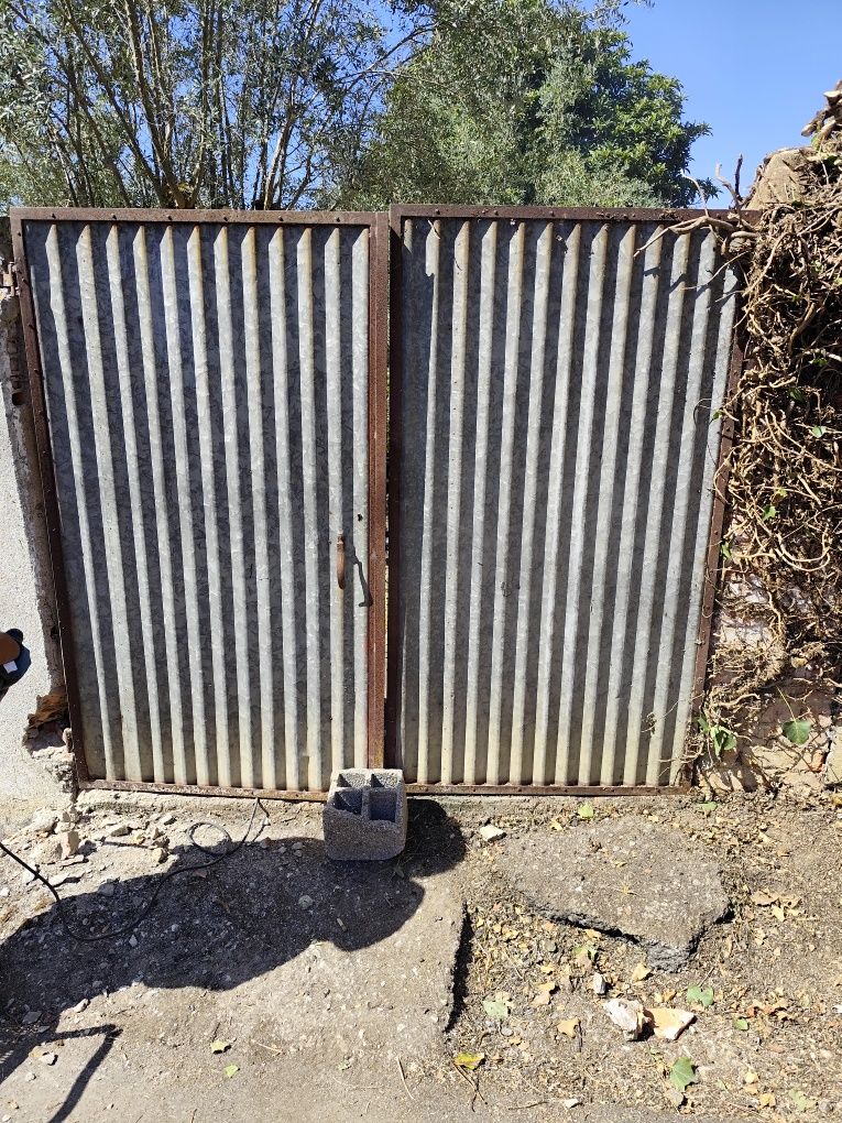 Venda de portão galvanizado com 2,10m por 85 cm