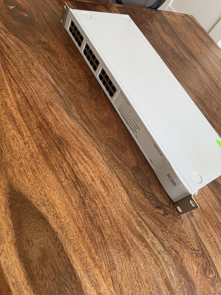 Switch 3Com Baseline 10/100 Switch 24