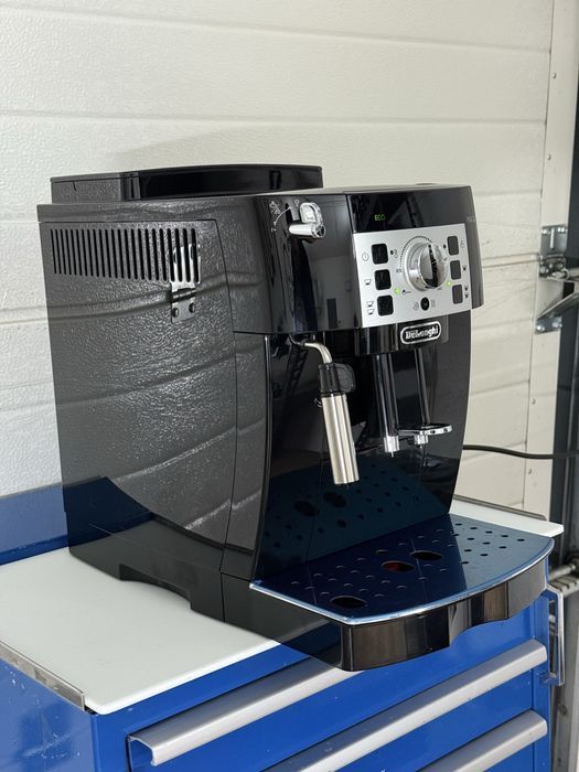 Кавоварка кавомашина Delonghi Magnifica S 2022 рік (Делонгі, Делонжі)