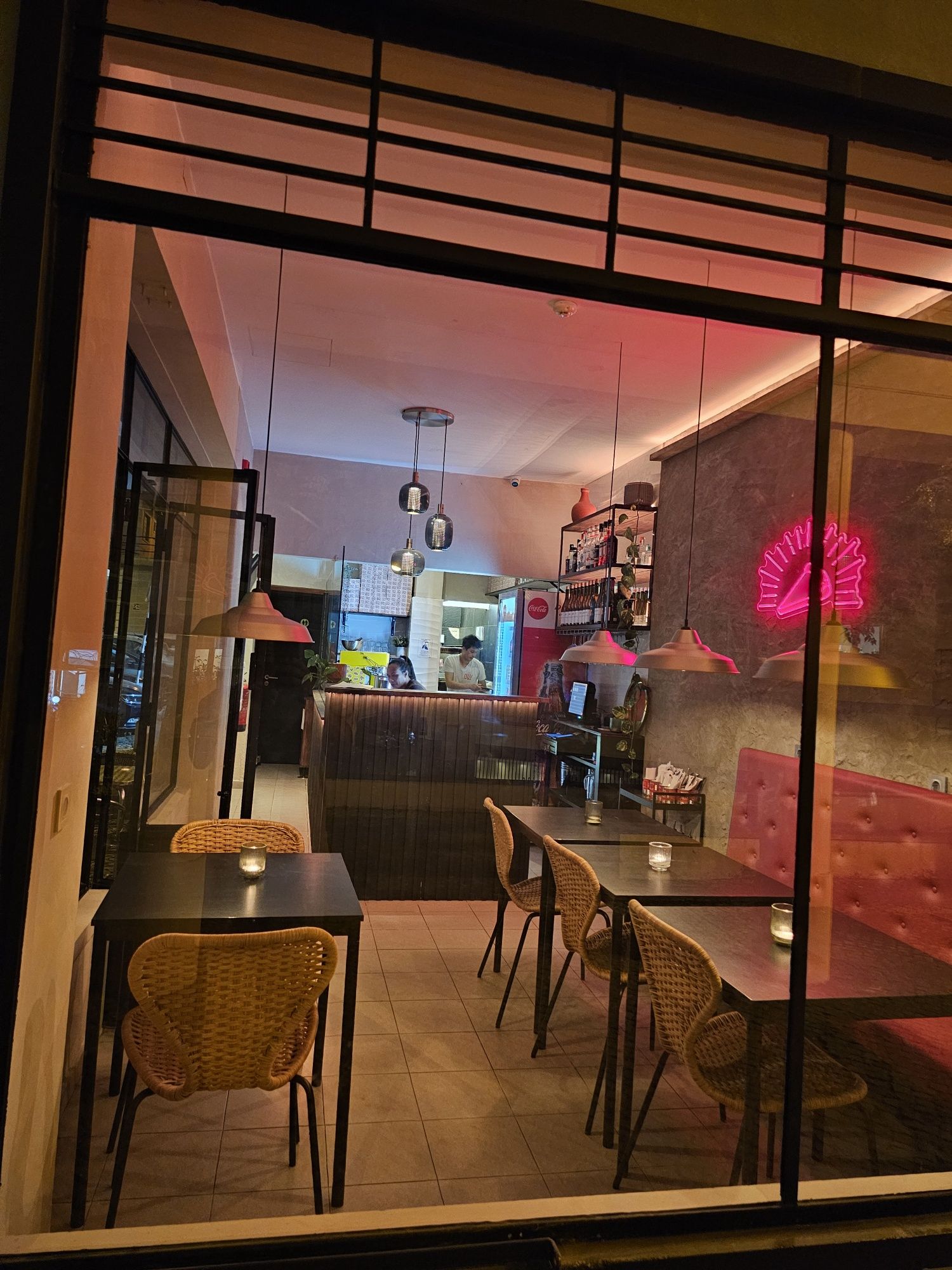 Trespasse Pizzaria remodelada em funcionamento