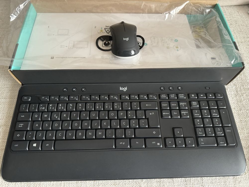 Conjunto Teclado + Rato Logitech MK540