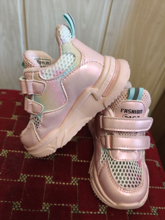 Кросівки з підсвіткою