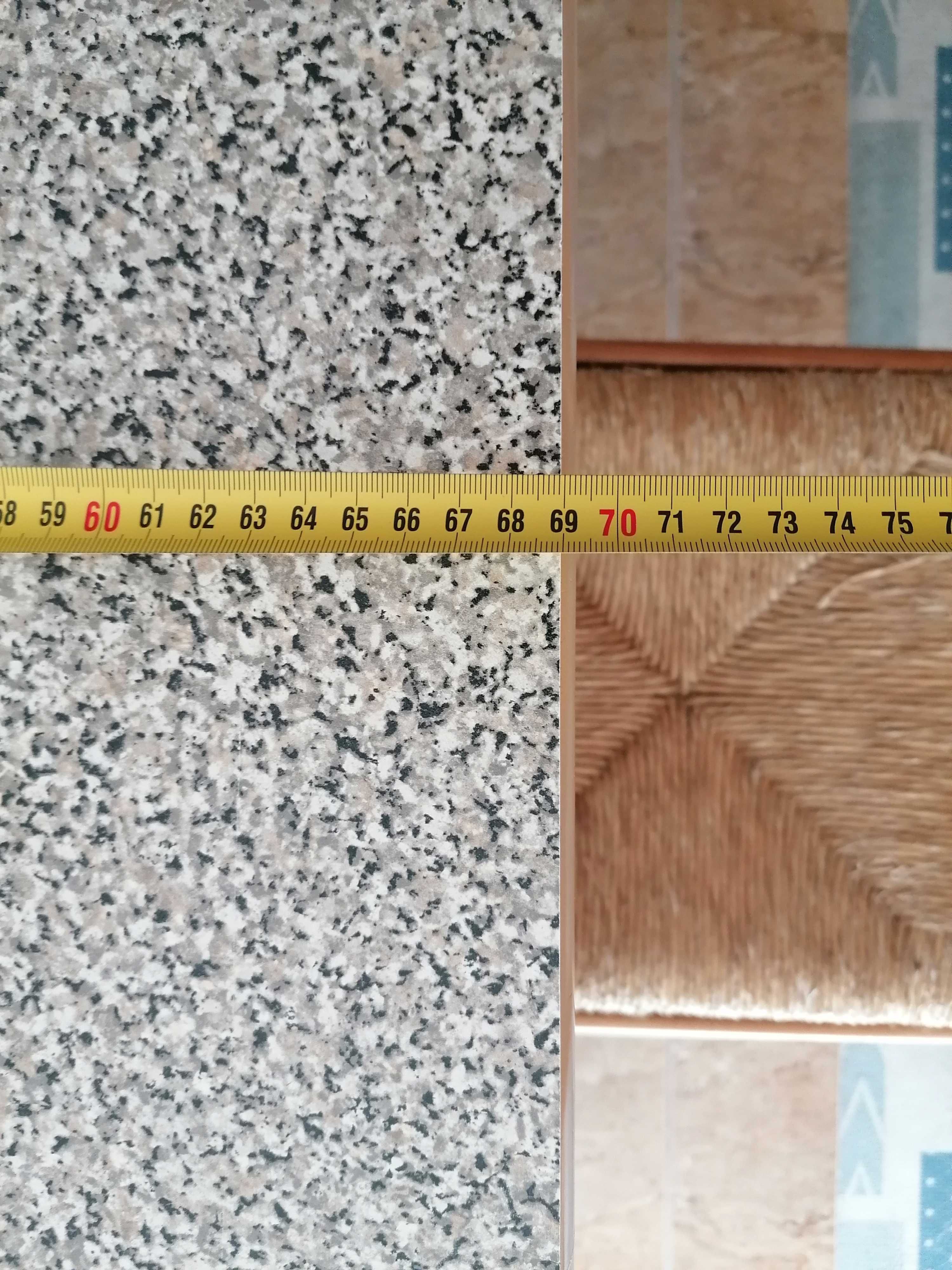 Mesa e 4 cadeiras