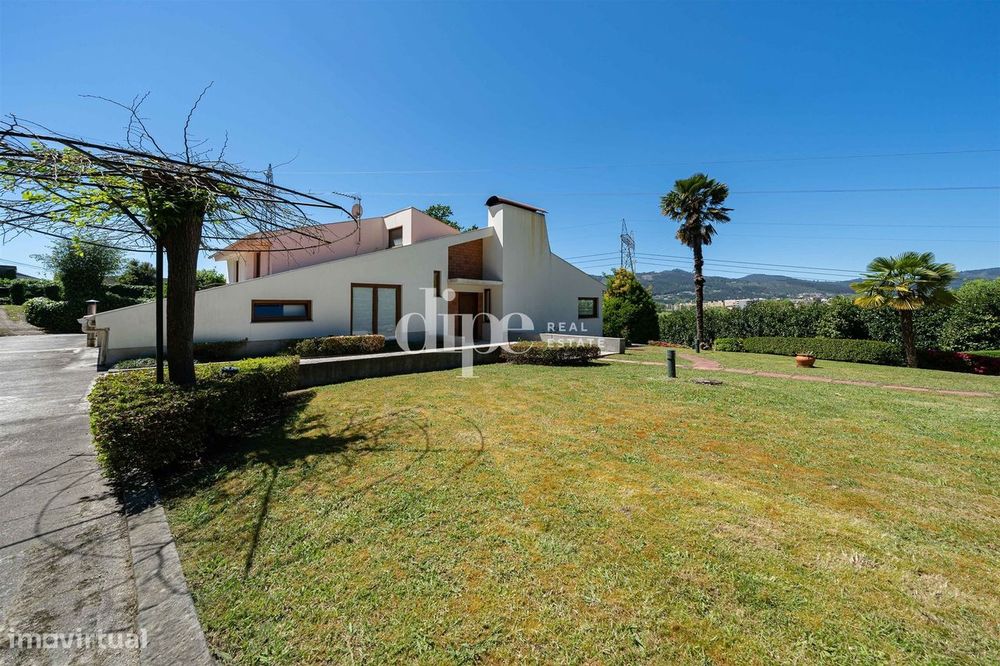 Moradia T4 junto ao rio