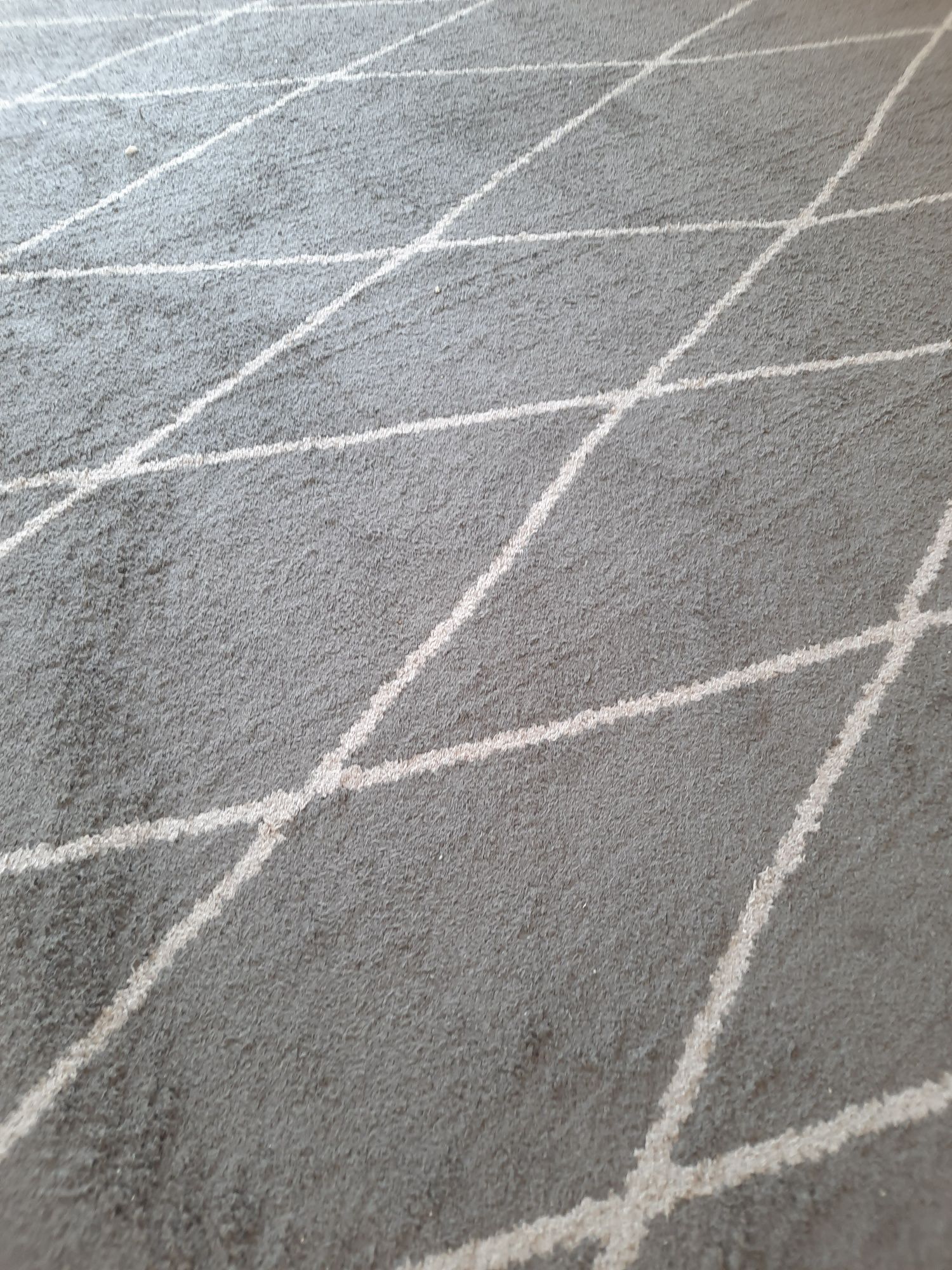 Carpete cinza escuro com risca branca 160x230