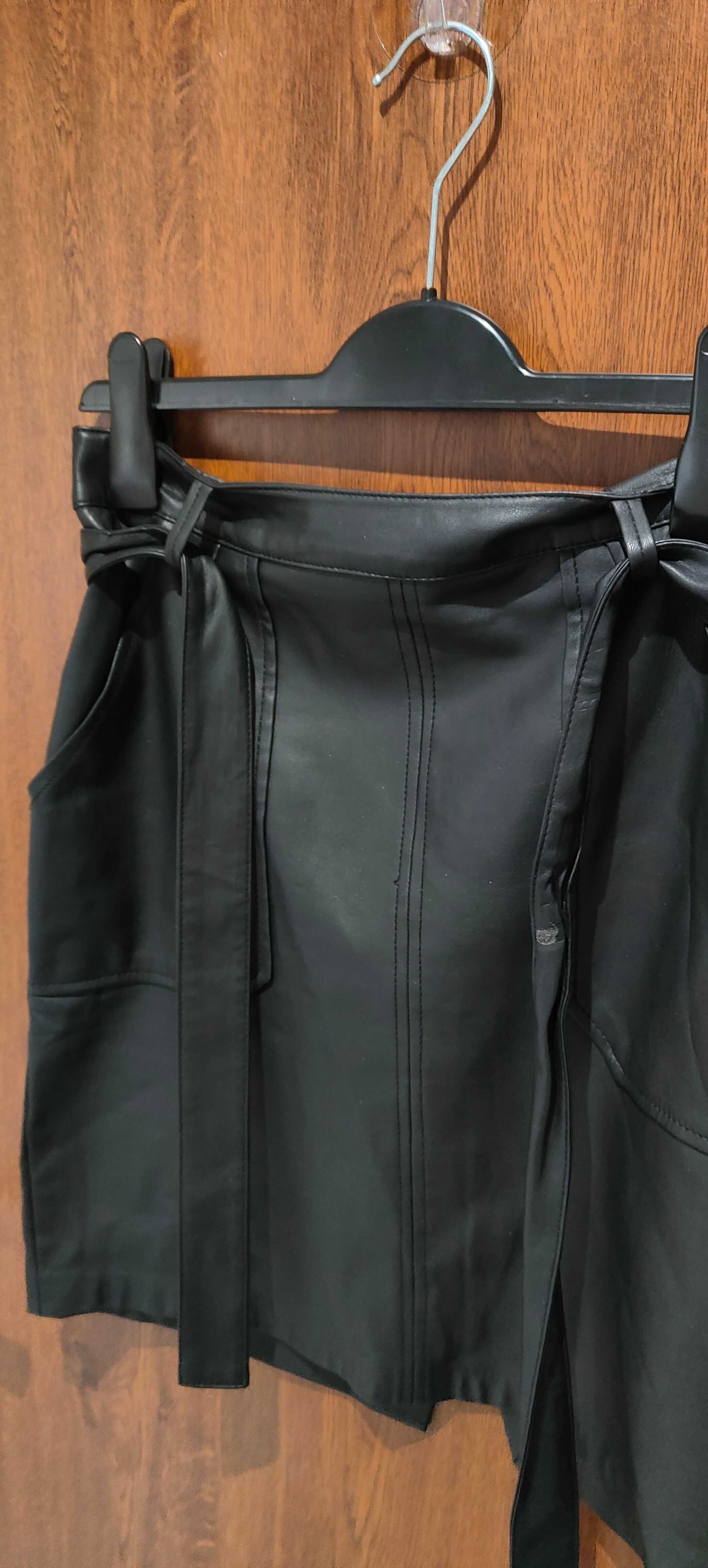 Czarna, elegancka spódnica - Reserved