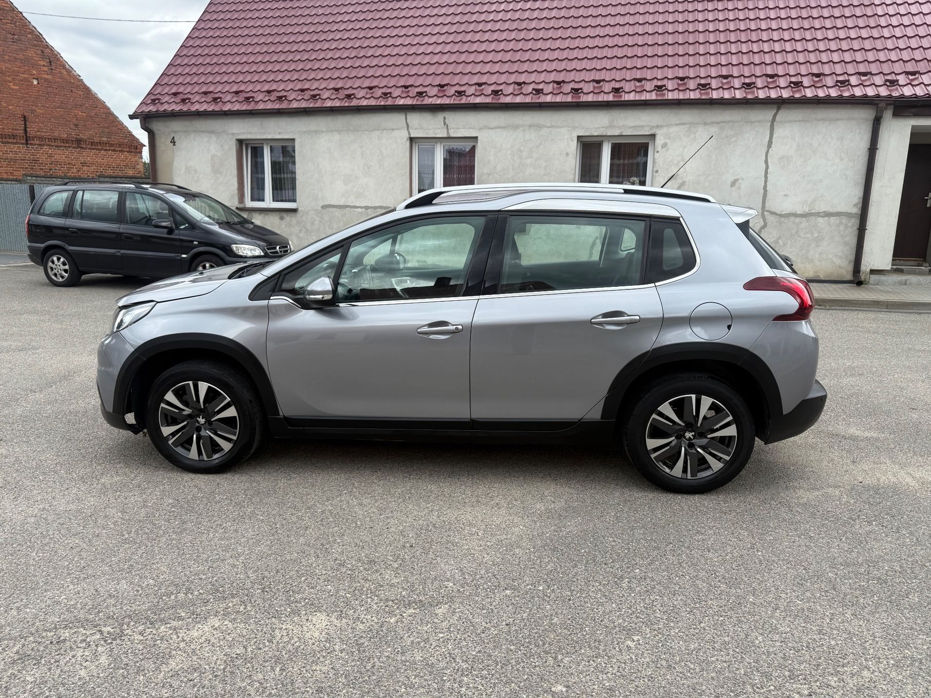 Peugeot 2008 Nawigacja półskóra