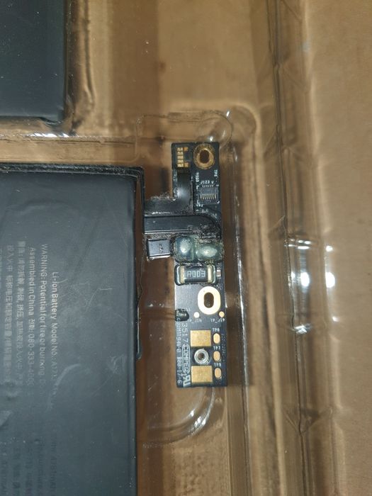 Продам оригинальную батарею от макбука a1713