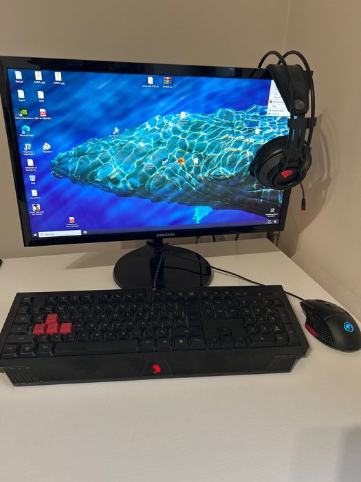 Komputer, monitor, mysz, klawiatura, słuchawki cały zestaw