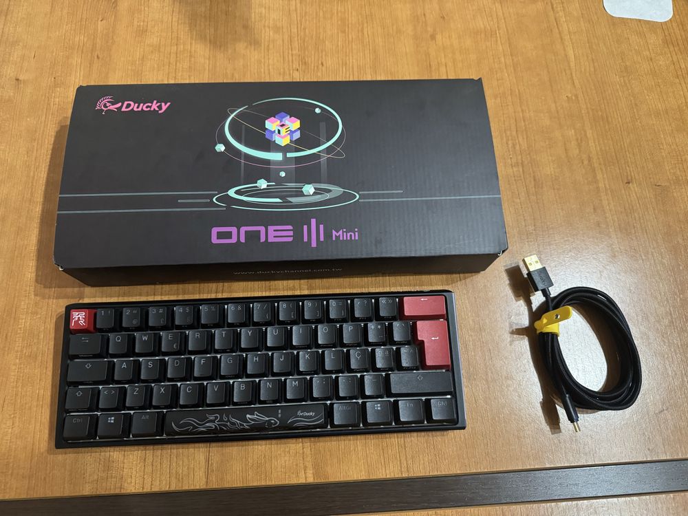 Teclado Mecânico Ducky ONE 3 Classic Mini 60% RGB MX-Red (PT)