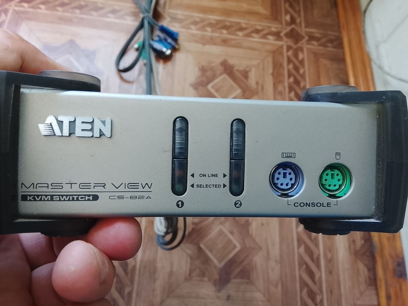 KVM switch для переключення між комп'ютерами