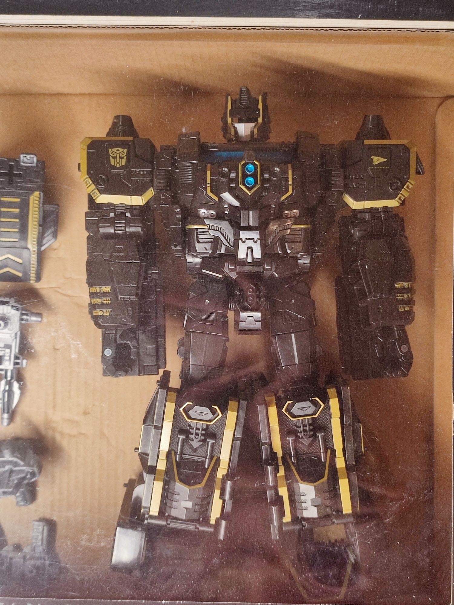 Transformers 2017 SDCC Primitive Skateboarding OPTIMUS PRIME
