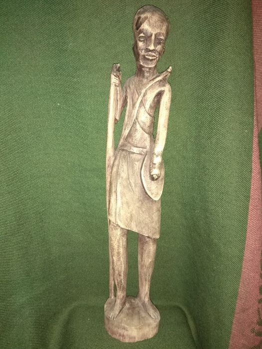 Африканська дерев'яна статуетка з Кенії