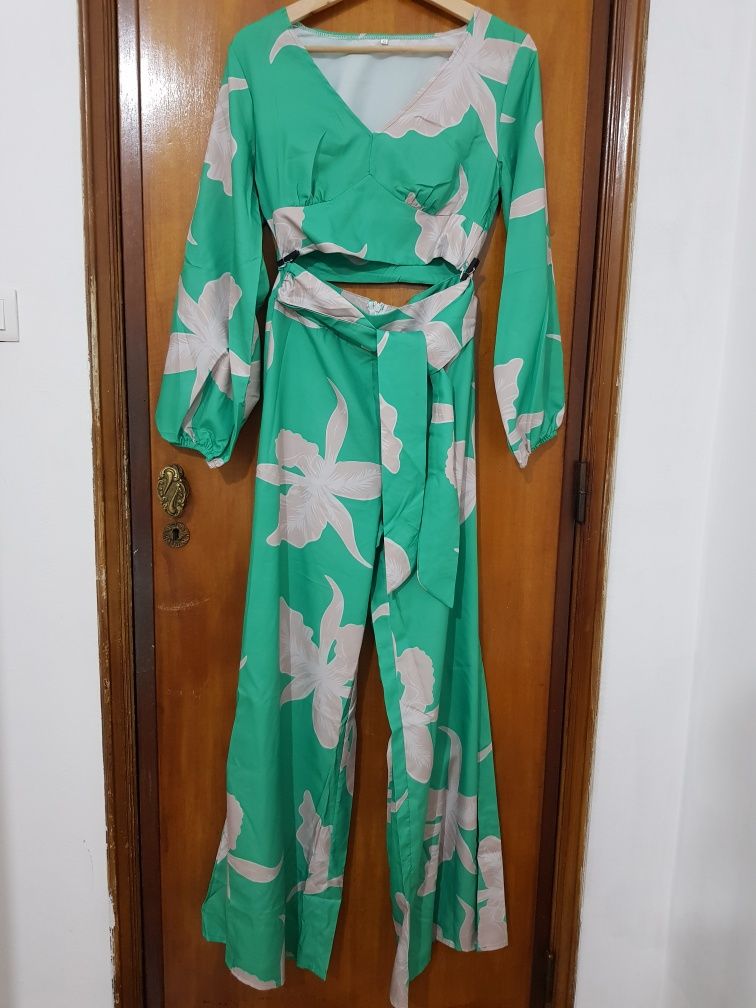 Conjunto verde floral