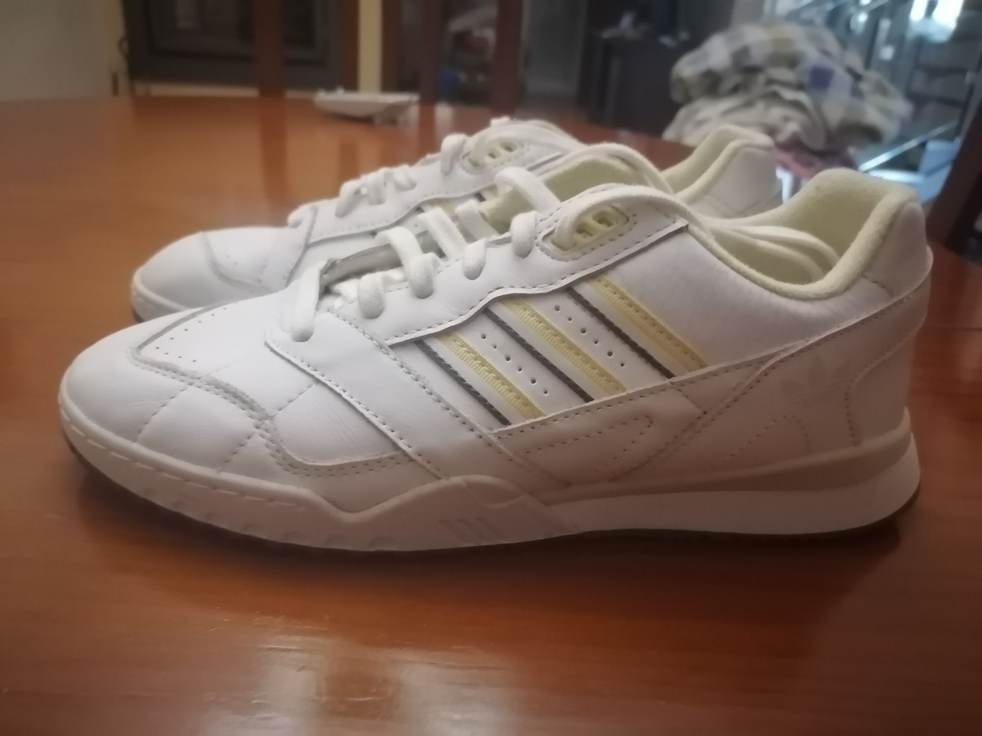 Ténis Adidas novos