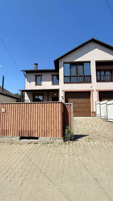 Продається будинок на початку Роші готовий для життя