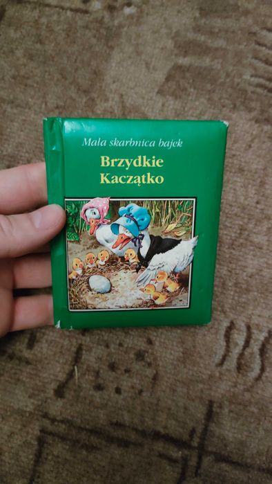 Mała  skarbnica bajek brzydkie kaczątko