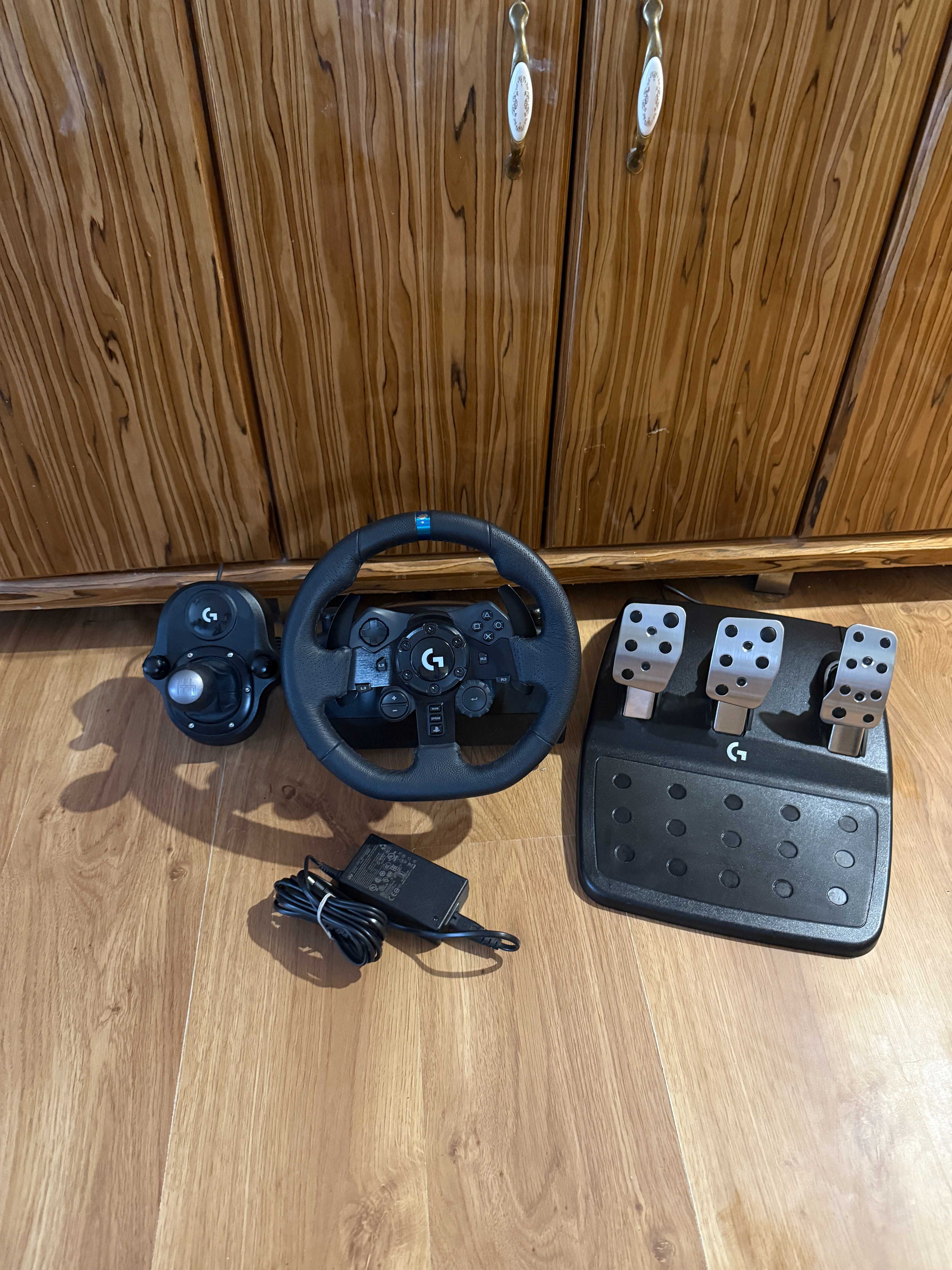 Kierownica Logitech DrivingForce G923 PS4/PS5/PC + Shifter