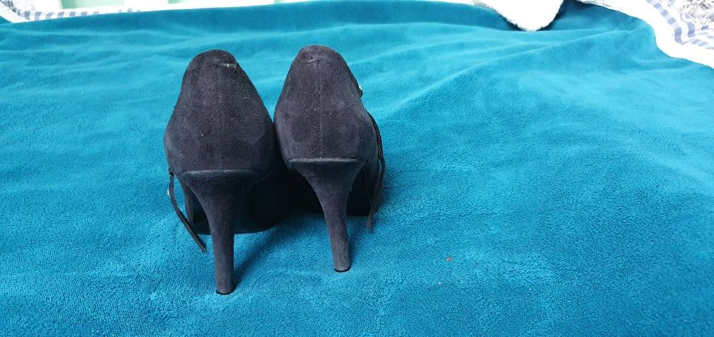 Buty na obcasie z Kurt Geiger rozmiar 36