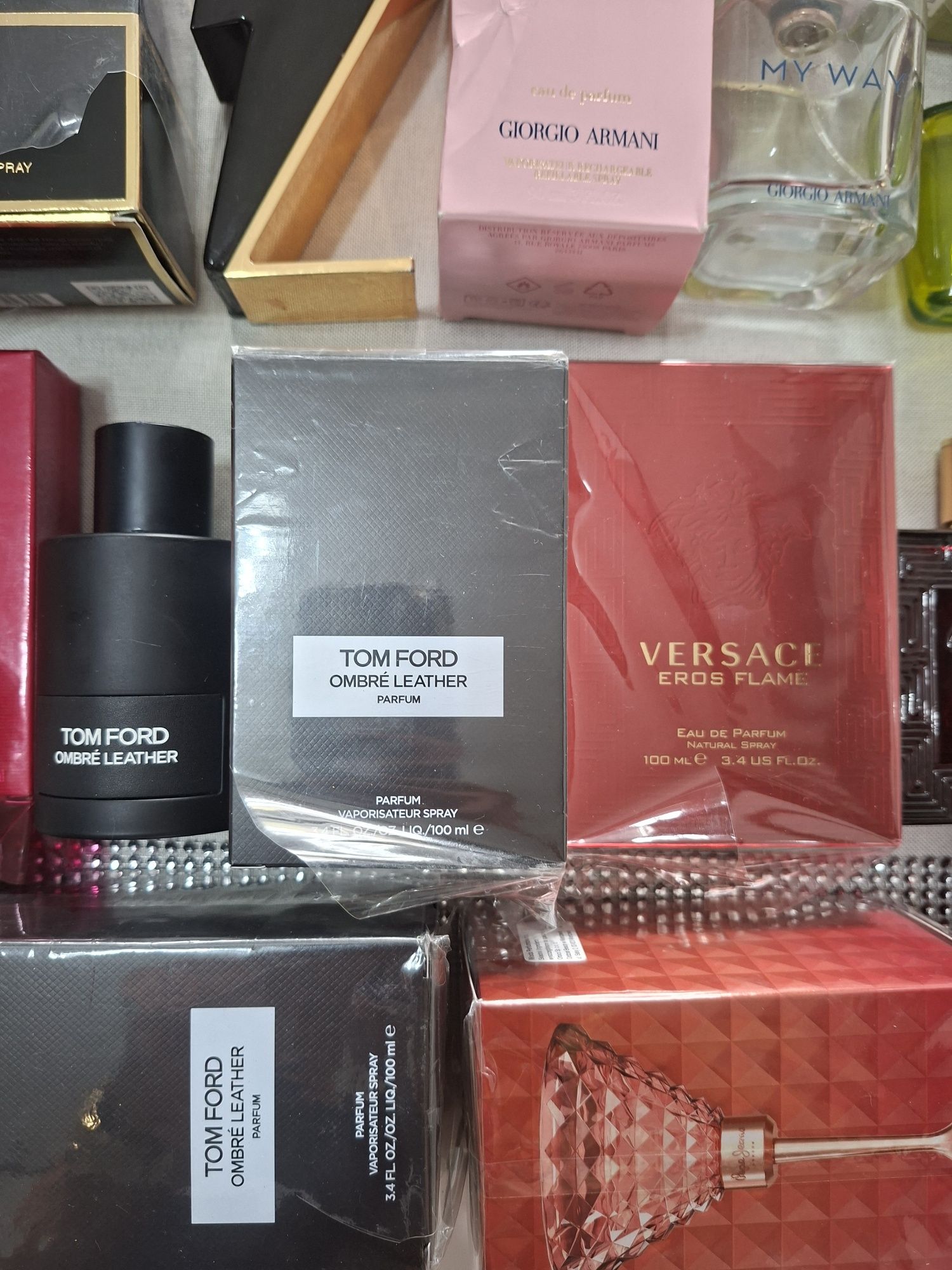 24 szt flakonów po perfumach