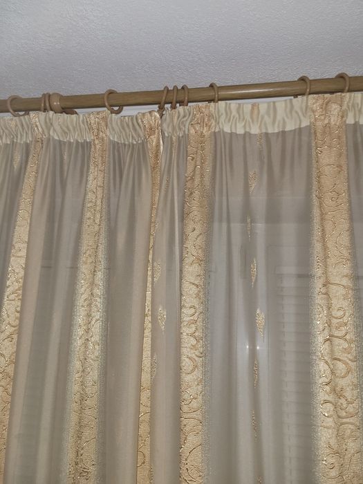 Гардіни з карнізом