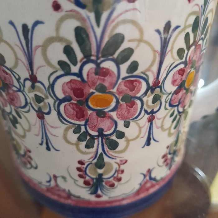 Stary.Porcelanowy kufel.Ręcznie malowany.