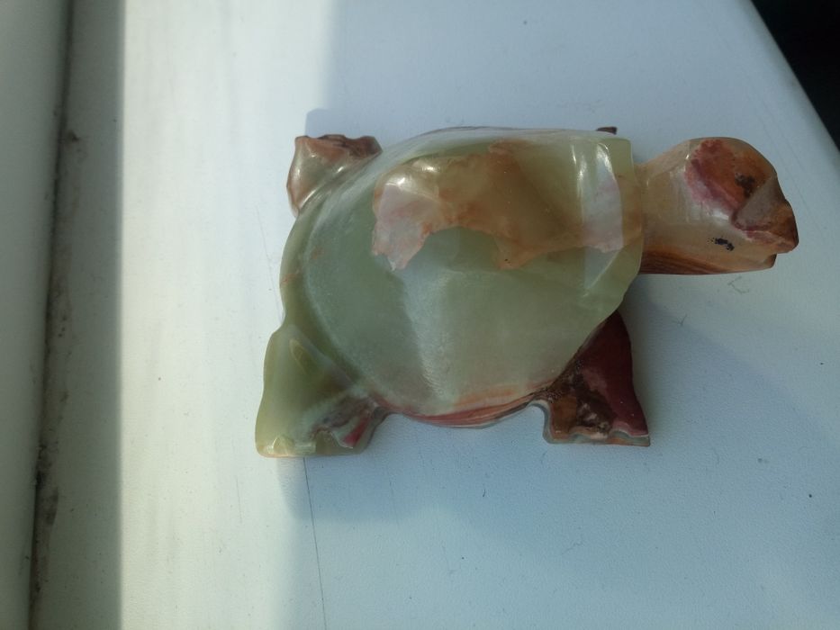 черепашка из натурального камня