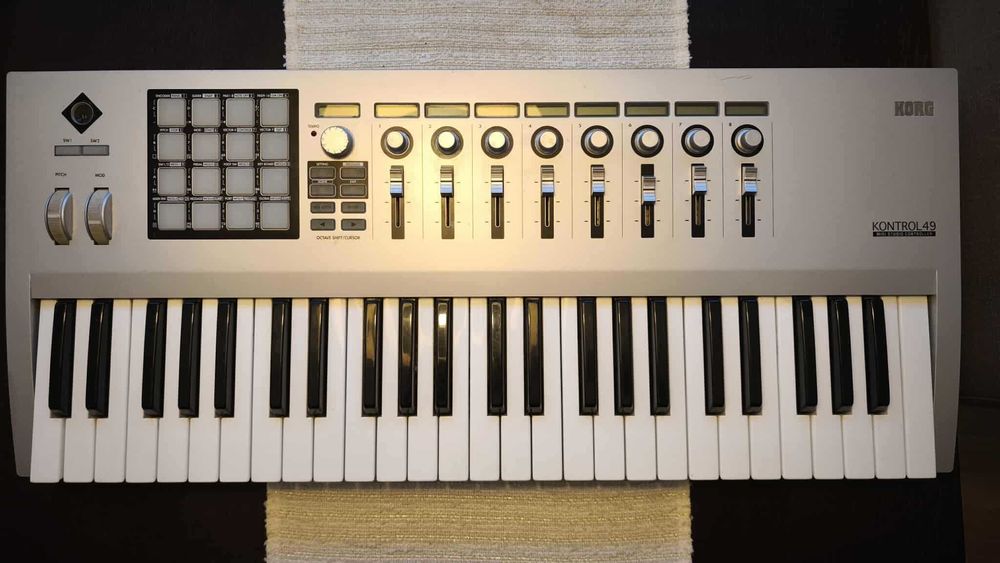KORG KONTROL 49 - Klawiatura MIDI w stanie dobrym