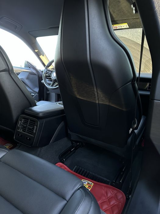 Porsche Taycan 4s 2021 року 571 к.с.