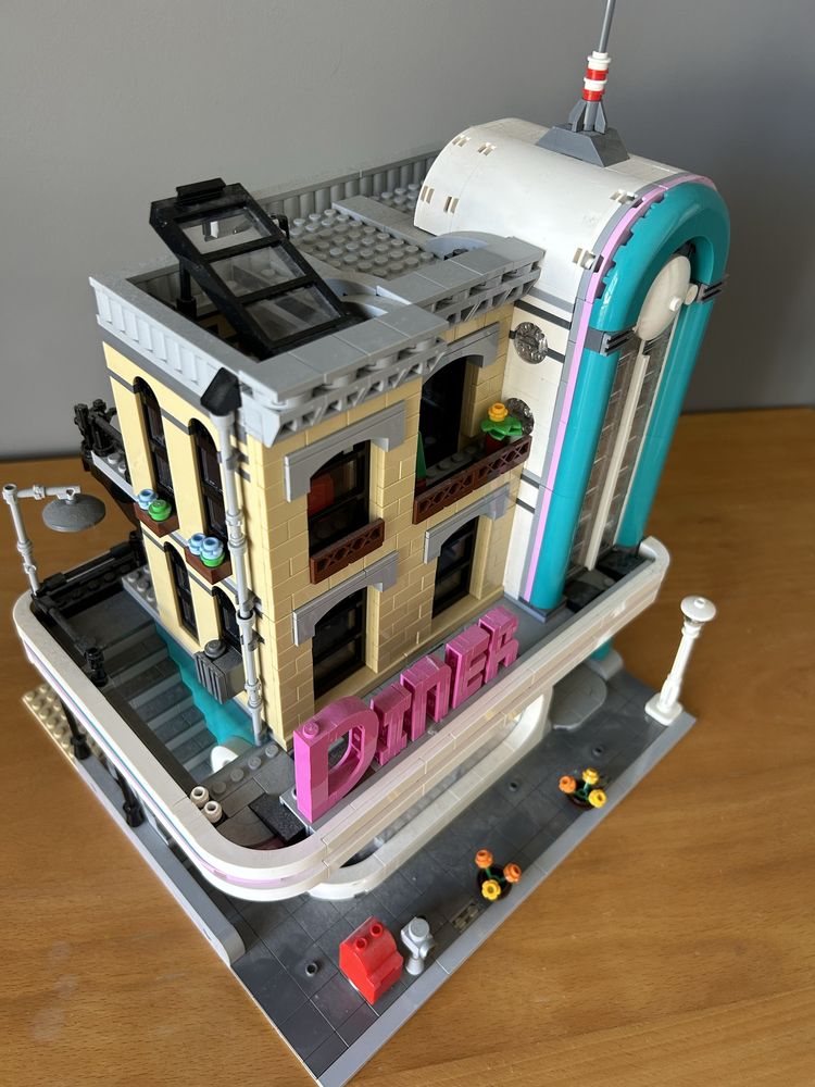 LEGO Modular Creator 10260 Downtown Diner