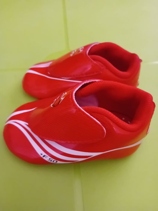 Ténis novos Adidas T17