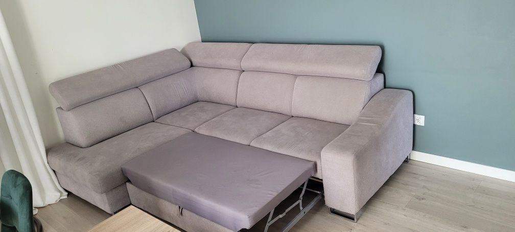 Narożnik z funkcją spania i pojemnikiem na pościel