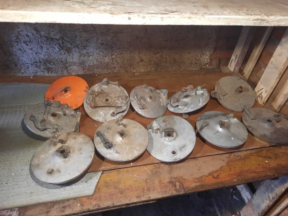 Передній тормозний барабан і задній