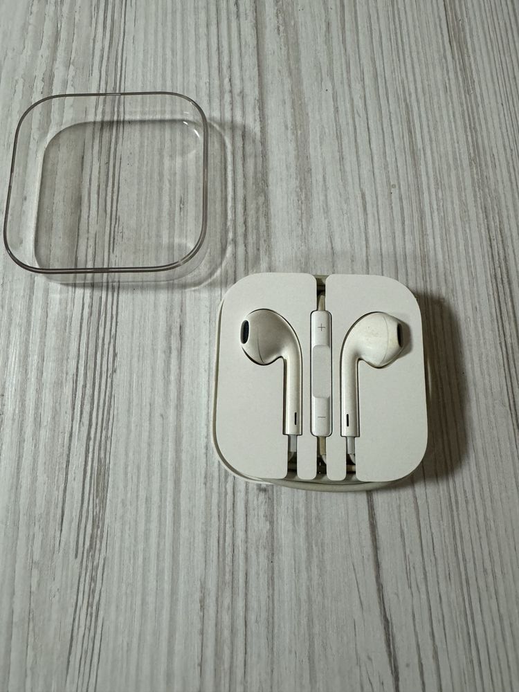 Продам наушники apple Earpods 3.5 mm и lightning apple