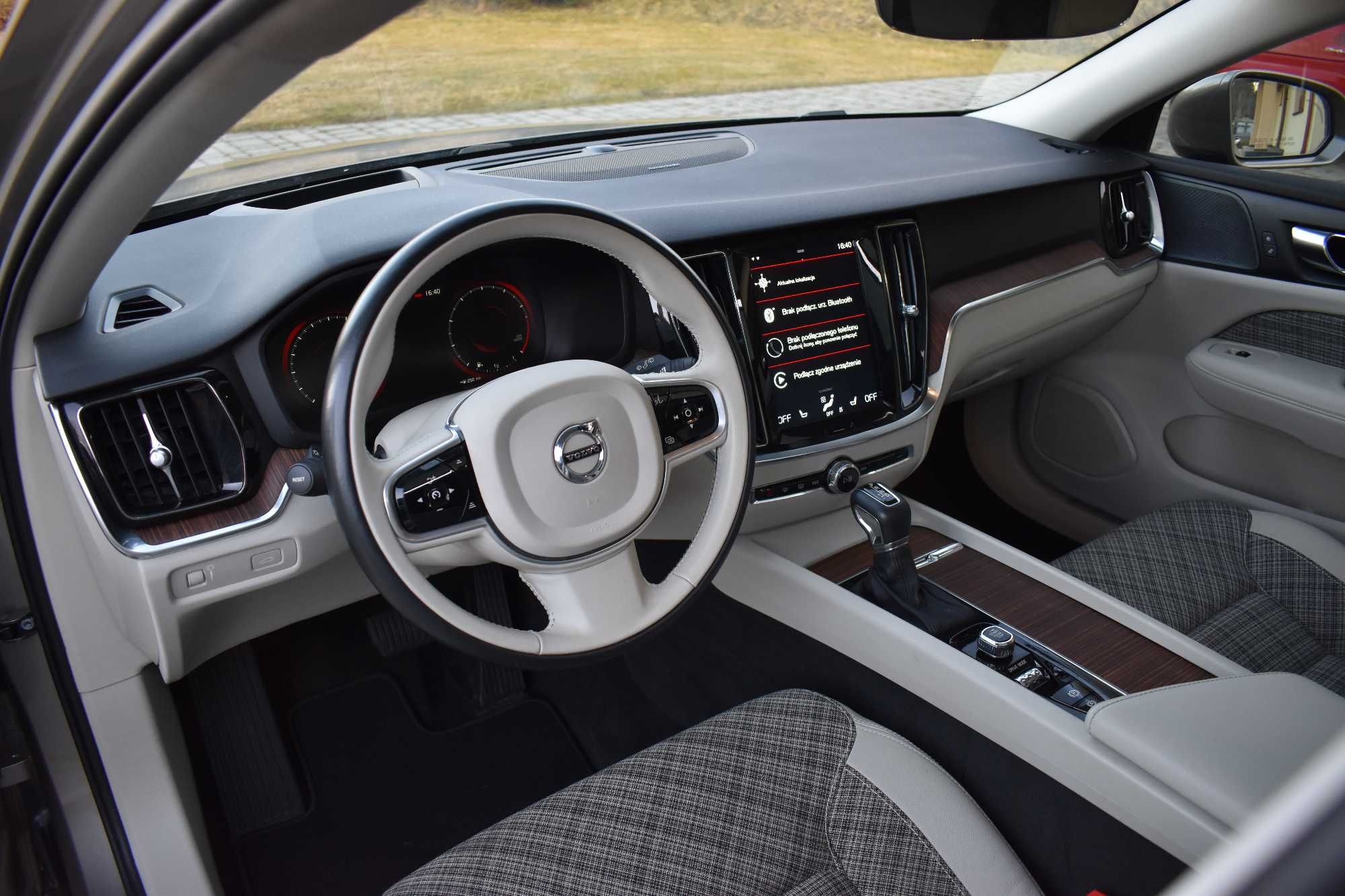 Volvo v60 T5 / Momentum 2019r.