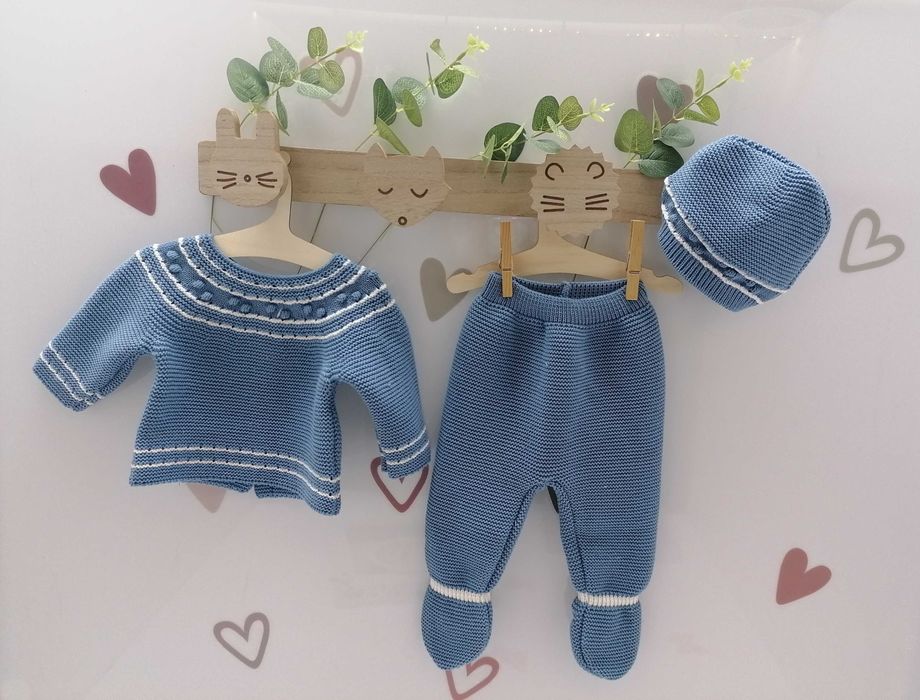 Conjunto 3 peças malha pompom azul cobalto (camisola , gorro e calças)