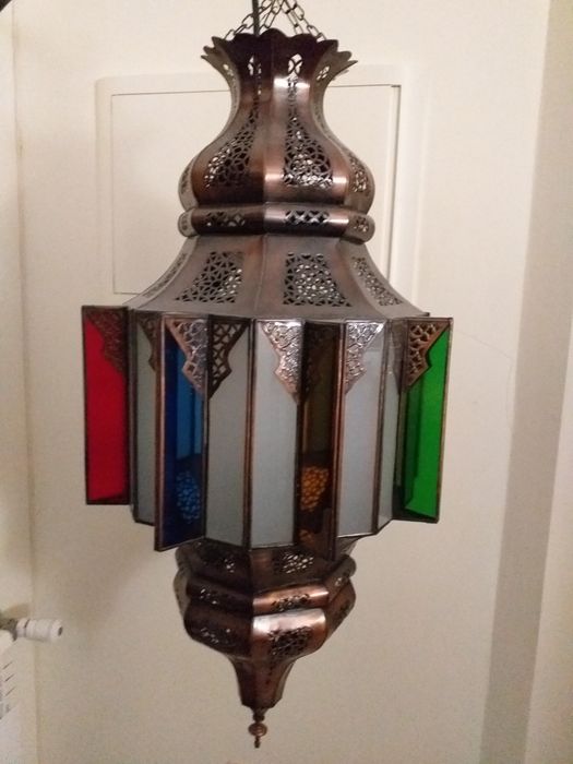 Bonito candeeiro marroquino eletrificado,tripé em.ferro feito à medida