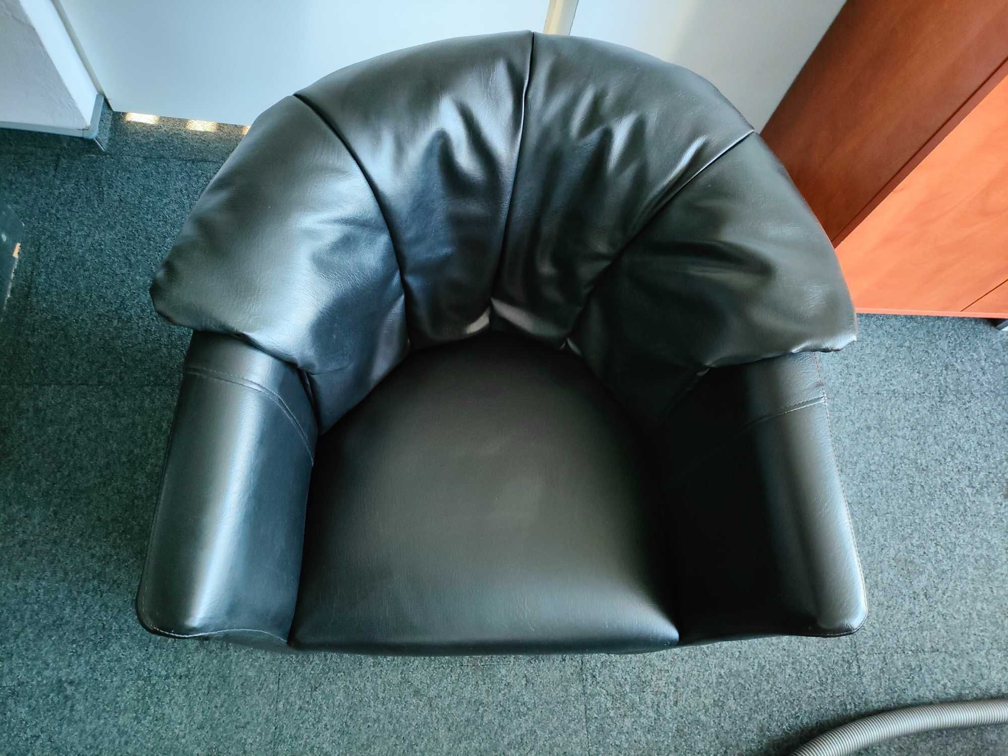 Fotel czarny kubełkowy