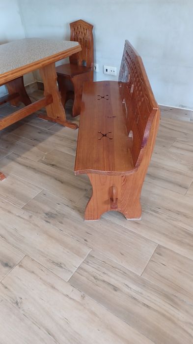Mesa + 2 cadeiras + 2 bancos em madeira maciça
