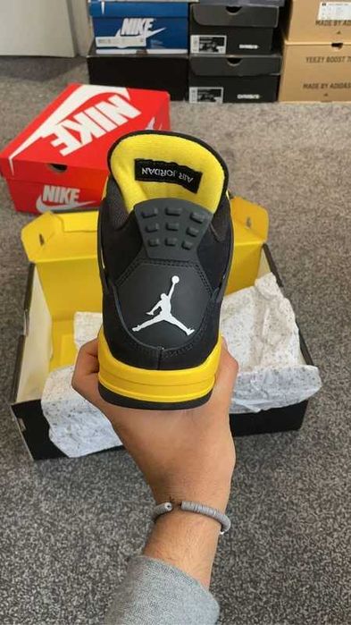 Jordan_4_Retro_Thunder R.39